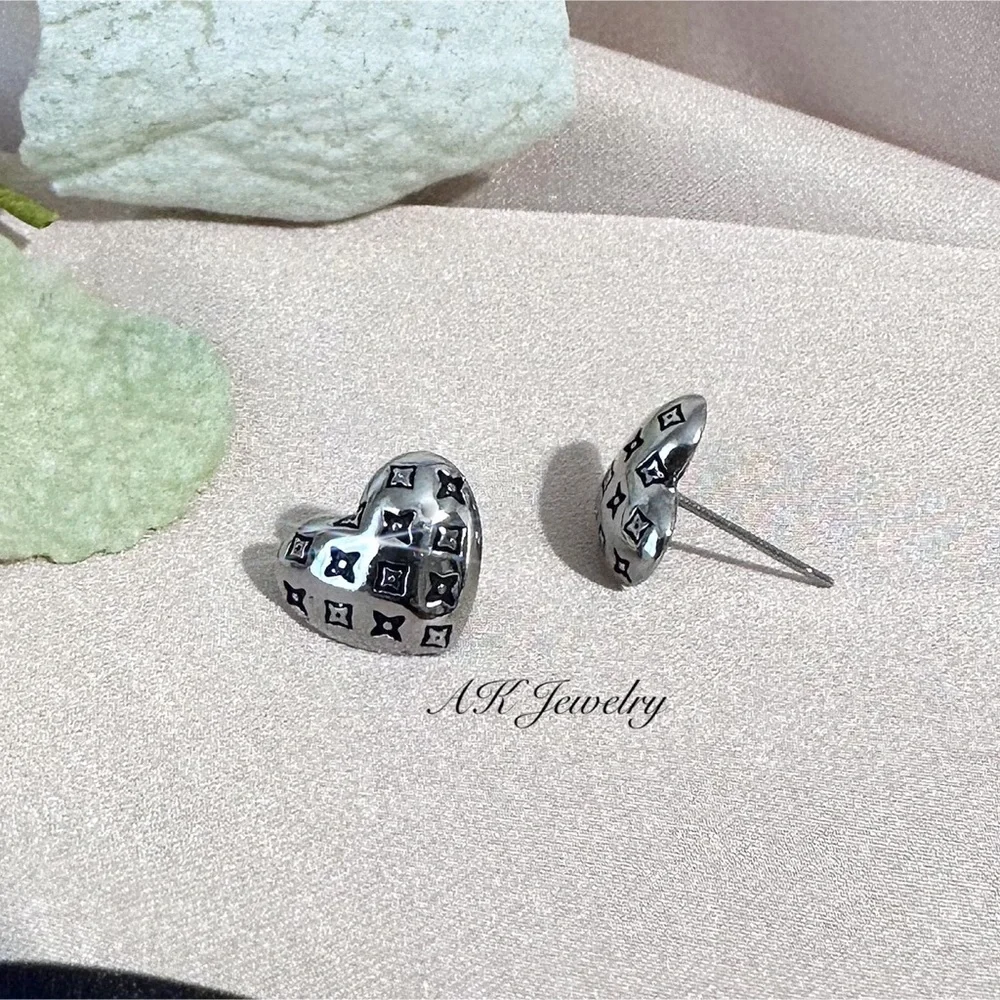 💎EARRINGS, Pierced Heart, Silver and Black (l34) - Picture 4 of 6